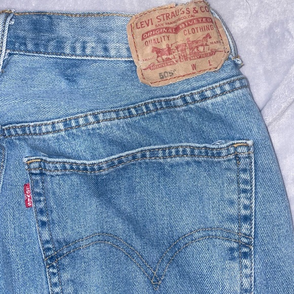 Levi’s Men’s 505 Straight Fit Cut-Off Jeans Denim Size 46 Inseam 26 - Picture 5 of 7